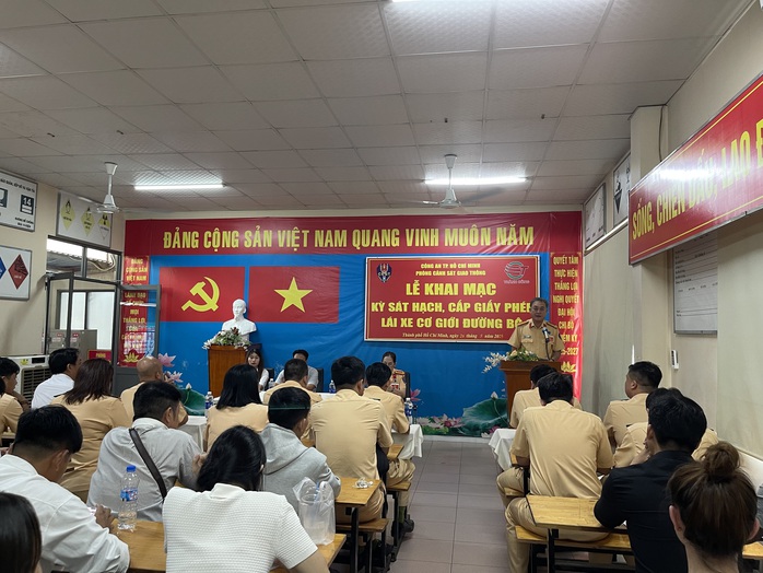 CSGT TP HCM đang giải quyết 119.000 hồ sơ sát hạch thế nào? - Ảnh 1.
