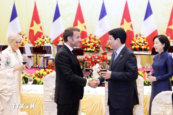 Tổng thống Emmanuel Macron: Sự gắn kết Việt - Pháp như những câu thơ lục bát tao nhã- Ảnh 3. Tổng thống Emmanuel Macron: Sự gắn kết Việt - Pháp như những câu thơ lục bát tao nhã- Ảnh 3.