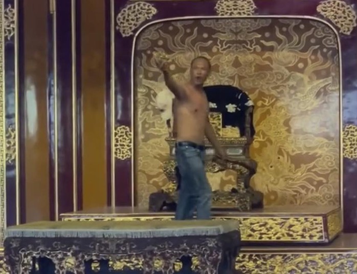 Báo in ngày 27-5: Quản du lịch mạo hiểm, chuyện thật như đùa - Ảnh 2.