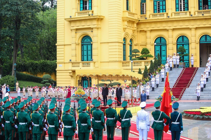 Lễ đón Tổng thống Pháp Emmanuel Macron thăm cấp Nhà nước tới Việt Nam- Ảnh 7. Lễ đón Tổng thống Pháp Emmanuel Macron thăm cấp Nhà nước tới Việt Nam - Ảnh 6.