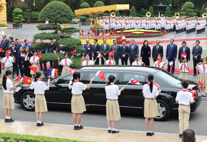 Lễ đón Tổng thống Pháp Emmanuel Macron thăm cấp Nhà nước tới Việt Nam- Ảnh 4. Lễ đón Tổng thống Pháp Emmanuel Macron thăm cấp Nhà nước tới Việt Nam - Ảnh 3.