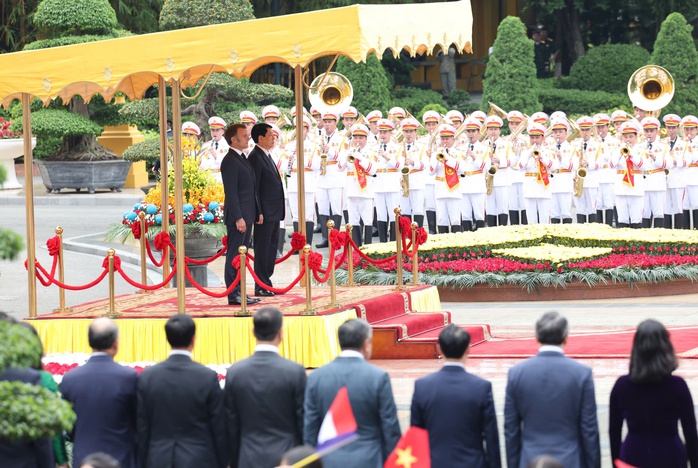 Lễ đón Tổng thống Pháp Emmanuel Macron thăm cấp Nhà nước tới Việt Nam- Ảnh 6. Lễ đón Tổng thống Pháp Emmanuel Macron thăm cấp Nhà nước tới Việt Nam - Ảnh 5.