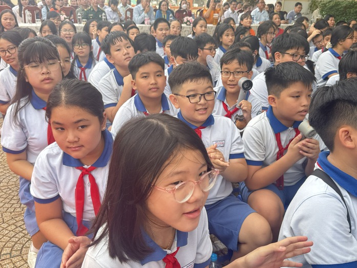 Bất ngờ ở một lễ tổng kết năm học: Khi phụ huynh cũng được vinh danh - Ảnh 4.