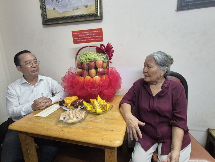 Thăm và tri ân NSND Thế Hiển, NSƯT Lê Thiện - Ảnh 4.