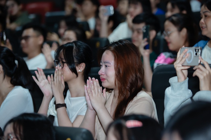 Đằng sau doanh thu trăm tỉ của "Lật mặt 8" - Ảnh 2.