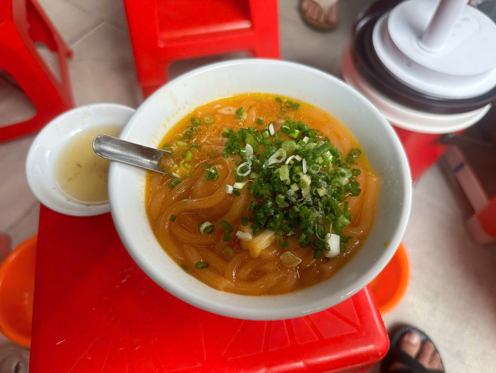 TP HCM: "Quán bánh canh 1 giờ" sắp đóng cửa, người dân tiếc hùi hụi - Ảnh 3.