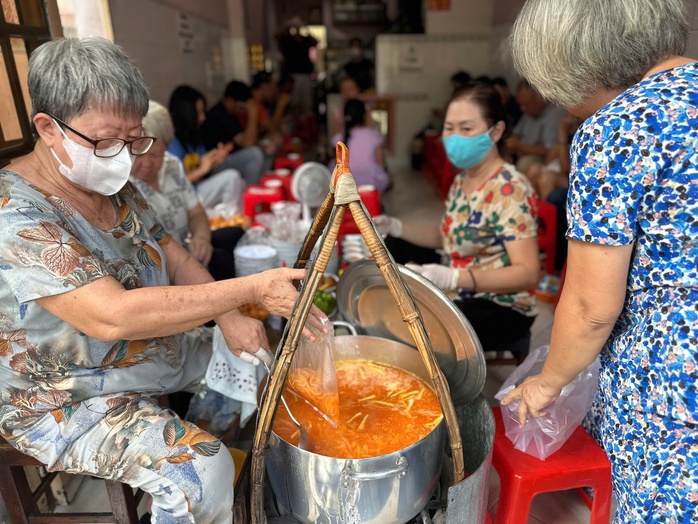 TP HCM: "Quán bánh canh 1 giờ" sắp đóng cửa, người dân tiếc hùi hụi - Ảnh 1.