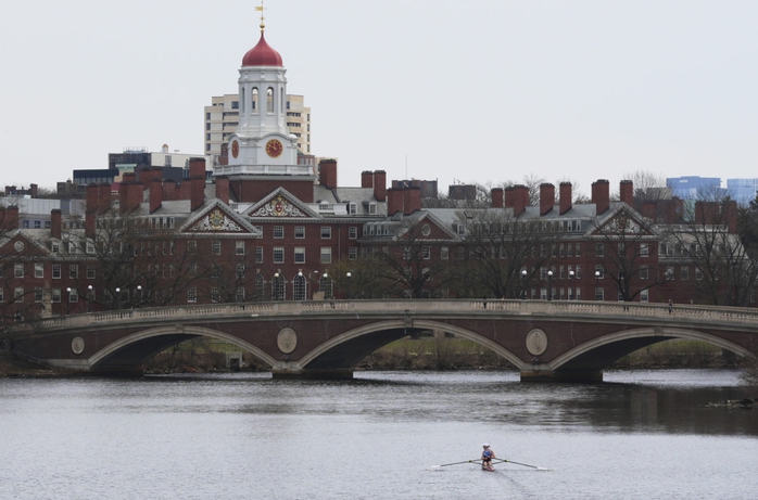 Tổng thống Mỹ tiếp tục gây áp lực lên ĐH Harvard- Ảnh 1. Tổng thống Mỹ tiếp tục gây áp lực lên ĐH Harvard- Ảnh 1.