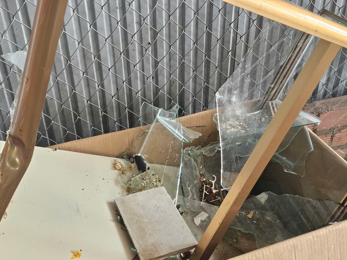 Vụ nhóm côn đồ mặc đồ đen đập phá quán phở: Những người trong cuộc nói gì?- Ảnh 3. Vụ nhóm côn đồ mặc đồ đen đập phá quán phở: Những người trong cuộc nói gì?- Ảnh 3.