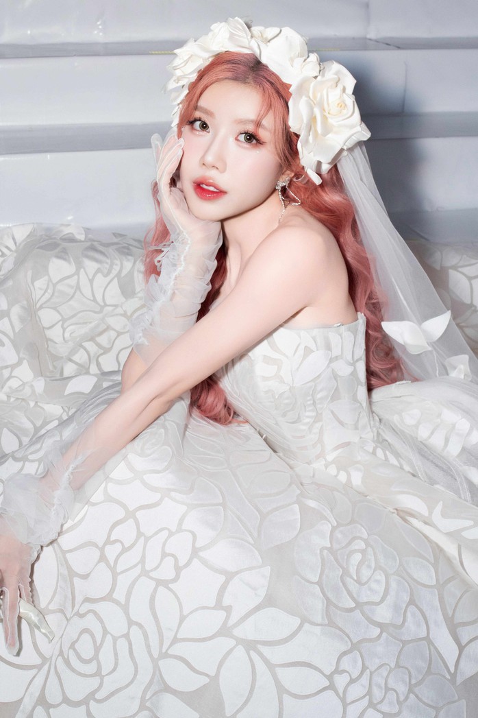 Trang Pháp diện váy cưới xinh như búp bê
- Ảnh 5. Trang Pháp diện váy cưới xinh như búp bê
- Ảnh 5.