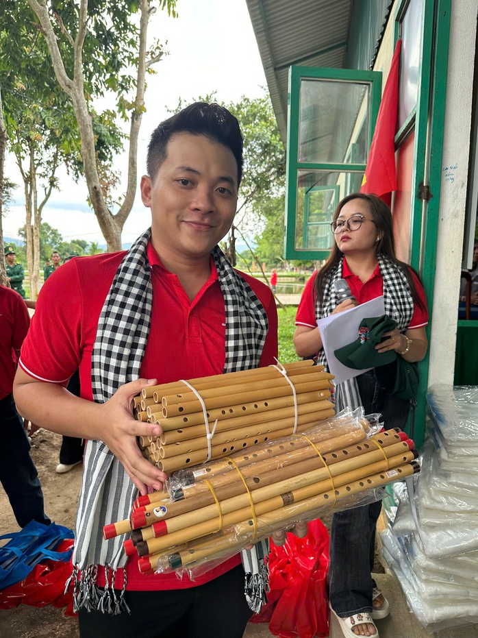 “Theo dấu chân cuộc Tổng tiến công và nổi dậy mùa Xuân 1975”: Về với biên cương Tổ quốc- Ảnh 12. “Theo dấu chân cuộc Tổng tiến công và nổi dậy mùa Xuân 1975”: Về với biên cương Tổ quốc- Ảnh 12.