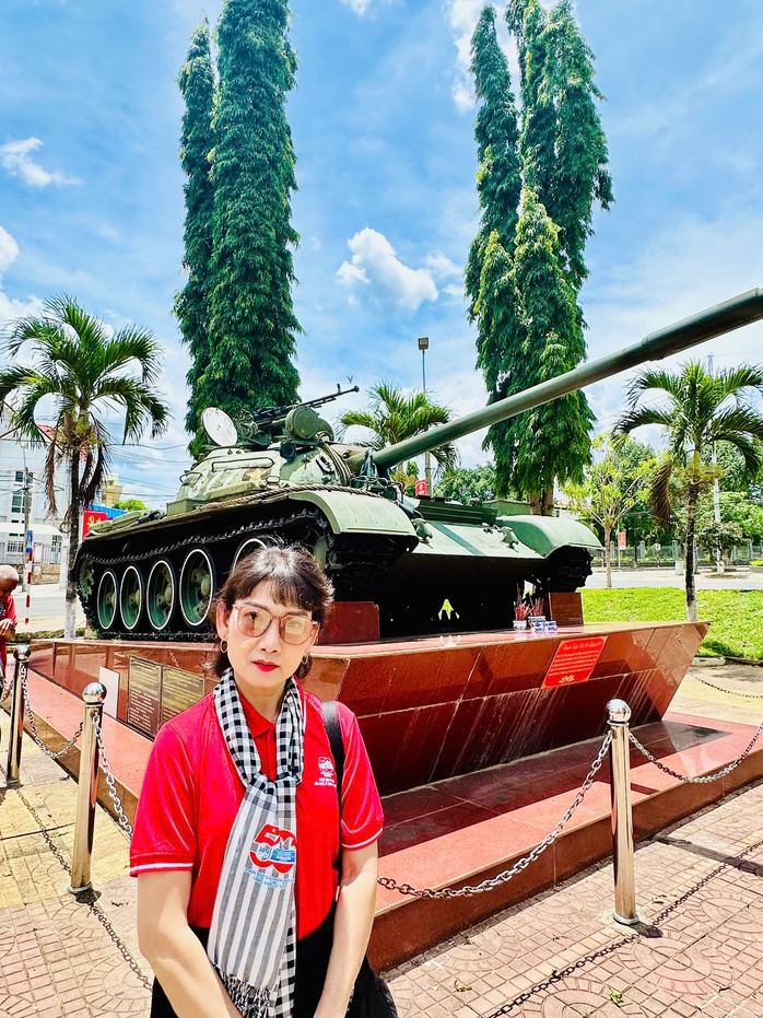 NSND Mỹ Uyên: “Tôi đứng lặng trước một nhân chứng sống của lịch sử” - Ảnh 1.