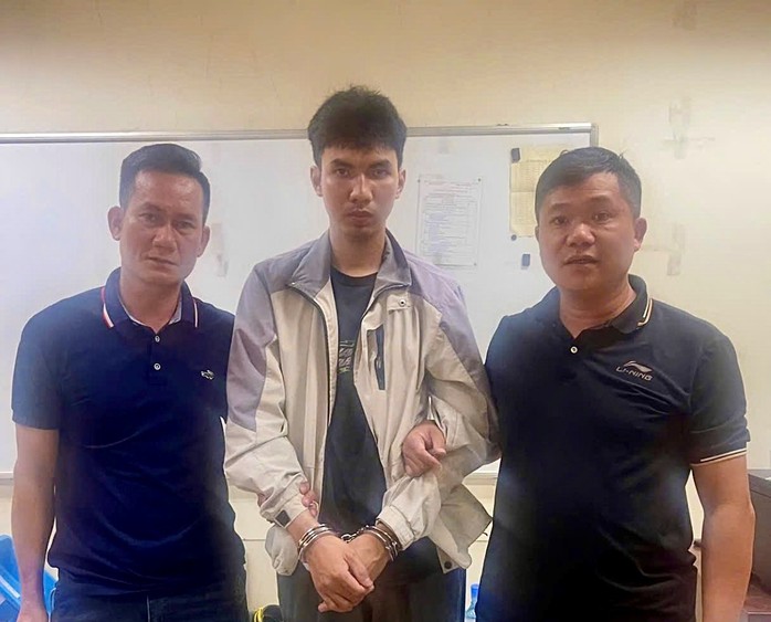 Công an Quảng Bình bắt giữ đối tượng lừa đảo trốn truy nã tại TP HCM- Ảnh 1.