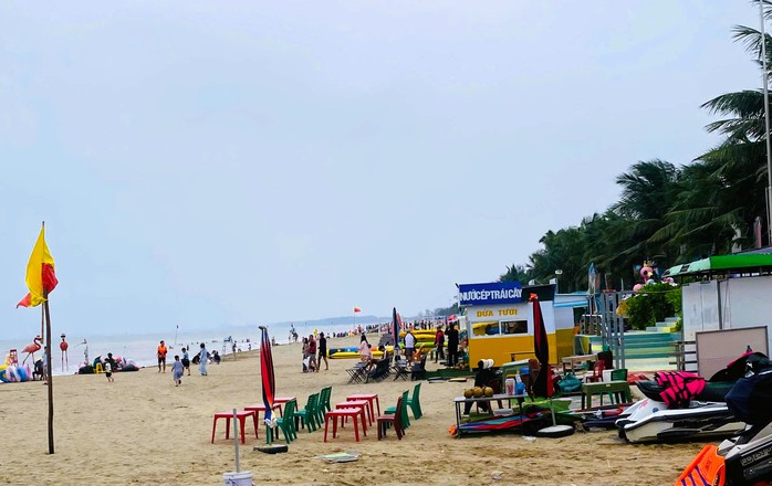 Chuyện khó tin ở bãi biển nổi tiếng Thanh Hóa vẫn tái diễn- Ảnh 3. Chuyện khó tin ở bãi biển nổi tiếng Thanh Hóa vẫn tái diễn- Ảnh 3.