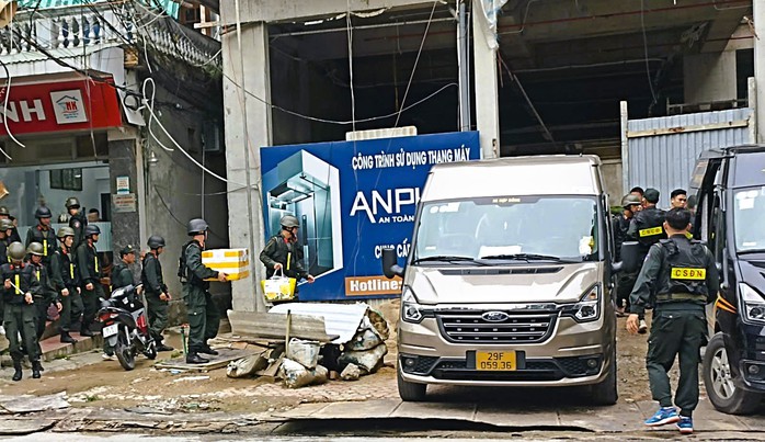 VIDEO: Nhà trùm giang hồ xứ Thanh - Tuấn "thần đèn" bị công an khám xét- Ảnh 4.