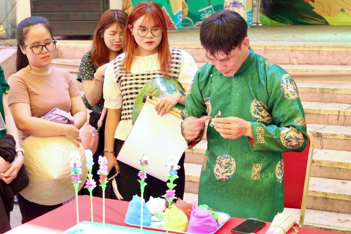 Bí mật bên trong lễ hội Tết Đoan Ngọ ở Thảo Cầm Viên Sài Gòn - Ảnh 4.