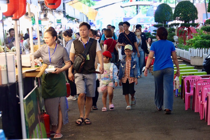 Bí mật bên trong lễ hội Tết Đoan Ngọ ở Thảo Cầm Viên Sài Gòn - Ảnh 6.