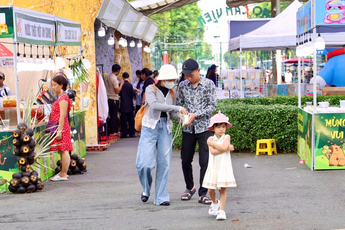 Bí mật bên trong lễ hội Tết Đoan Ngọ ở Thảo Cầm Viên Sài Gòn - Ảnh 1.