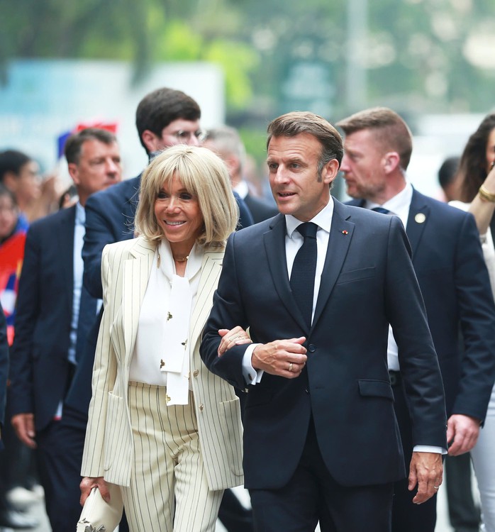 Tổng thống Pháp Emmanuel Macron và Phu nhân kết thúc chuyến thăm Việt Nam- Ảnh 1. Tổng thống Pháp Emmanuel Macron và Phu nhân kết thúc chuyến thăm Việt Nam- Ảnh 1.