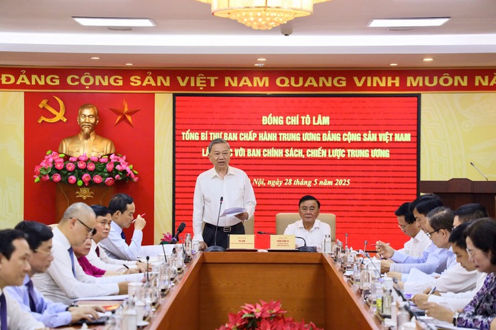 Tổng Bí thư Tô Lâm: Có thể cấp phép cho nhiều doanh nghiệp đủ điều kiện tham gia sản xuất vàng miếng- Ảnh 1. Tổng Bí thư Tô Lâm: Có thể cấp phép cho nhiều doanh nghiệp đủ điều kiện tham gia sản xuất vàng miếng- Ảnh 1.