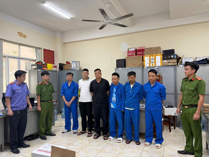 Hình ảnh bắt chủ tịch một phường ở Đồng Nai và các thuộc cấp- Ảnh 1. Hình ảnh bắt chủ tịch một phường ở Đồng Nai và các thuộc cấp- Ảnh 1.