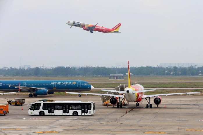 Hàng không sôi động, giá vé có giảm? - Ảnh 1.