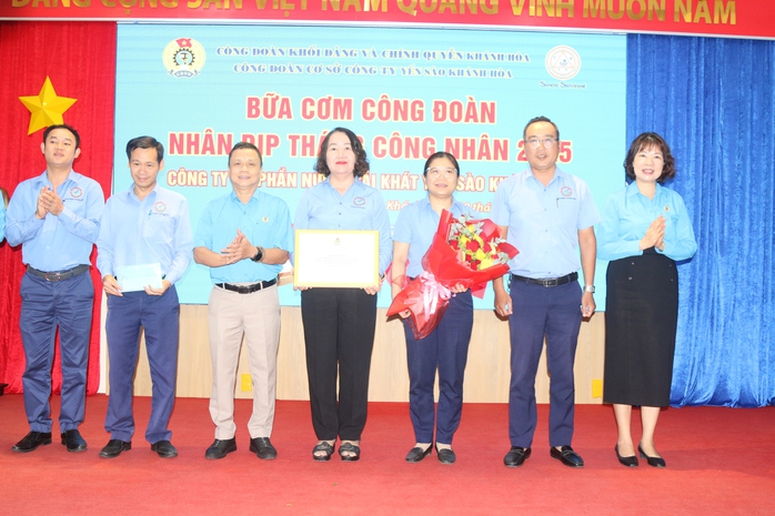 Bữa cơm Công đoàn: Mang niềm vui đến với người lao động Yến sào Khánh Hoà- Ảnh 2. Bữa cơm Công đoàn: Mang niềm vui đến với người lao động Yến sào Khánh Hoà- Ảnh 2.
