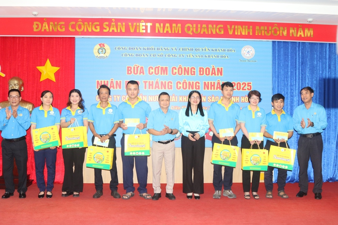 Bữa cơm Công đoàn: Mang niềm vui đến với người lao động Yến sào Khánh Hoà- Ảnh 3. Bữa cơm Công đoàn: Mang niềm vui đến với người lao động Yến sào Khánh Hoà- Ảnh 3.