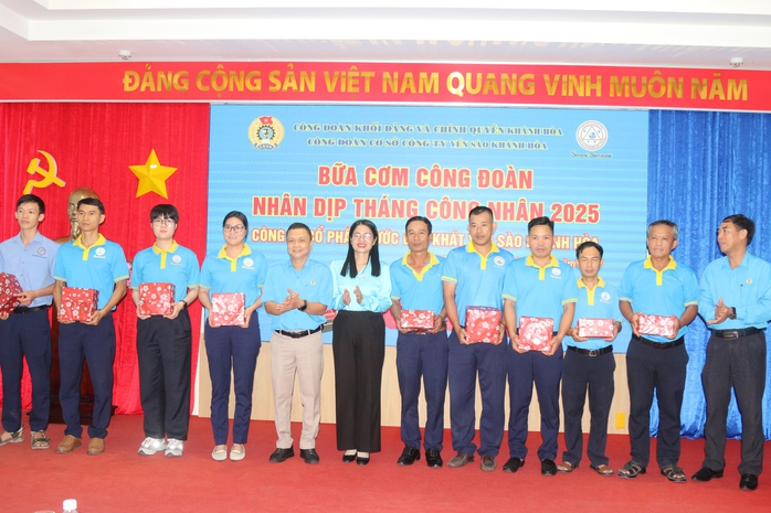 Bữa cơm Công đoàn: Mang niềm vui đến với người lao động Yến sào Khánh Hoà- Ảnh 7. Bữa cơm Công đoàn: Mang niềm vui đến với người lao động Yến sào Khánh Hoà- Ảnh 7.
