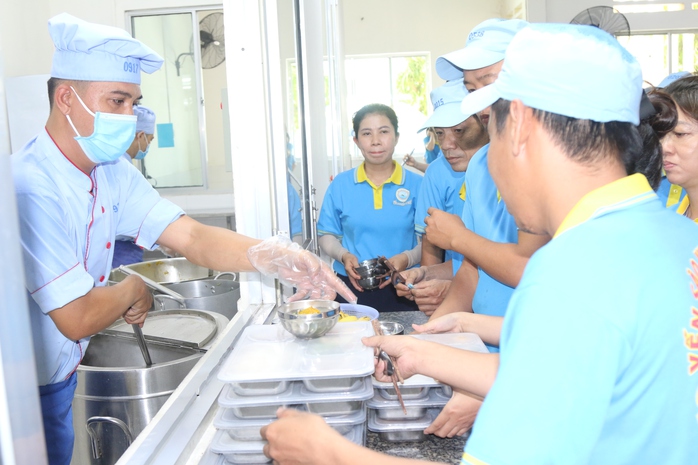 Bữa cơm Công đoàn: Mang niềm vui đến với người lao động Yến sào Khánh Hoà- Ảnh 4. Bữa cơm Công đoàn: Mang niềm vui đến với người lao động Yến sào Khánh Hoà- Ảnh 4.