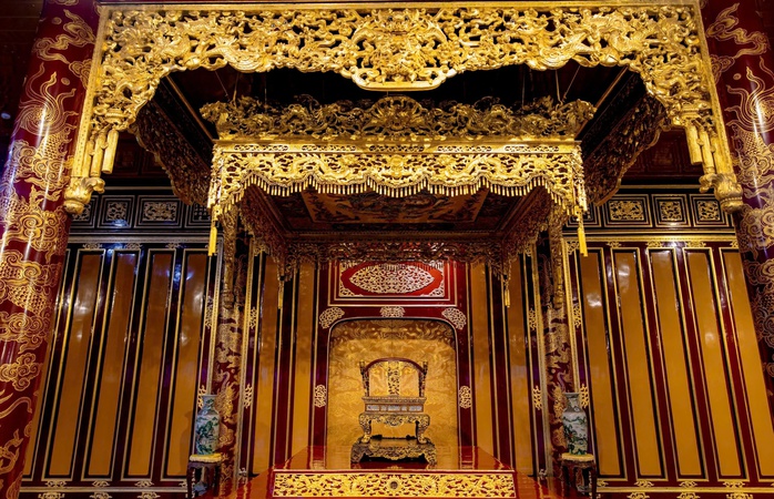 Tìm cách tu sửa "Ngai vua triều Nguyễn" - Ảnh 2.