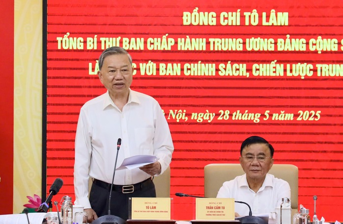 Tổng Bí thư Tô Lâm: Có thể cấp phép cho nhiều doanh nghiệp đủ điều kiện tham gia sản xuất vàng miếng- Ảnh 2. Tổng Bí thư Tô Lâm: Có thể cấp phép cho nhiều doanh nghiệp đủ điều kiện tham gia sản xuất vàng miếng- Ảnh 2.