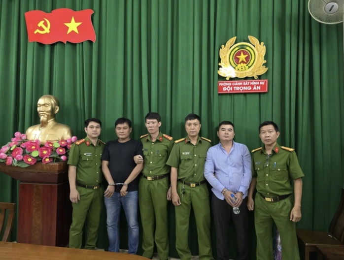 Công an TP HCM truy nã 2 người trong vụ gây rối ở White Palace- Ảnh 1. Công an TP HCM truy nã 2 người trong vụ gây rối ở White Palace- Ảnh 1.