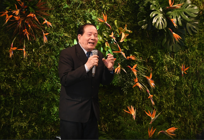 Nhà thơ Hữu Thỉnh với nỗi "Ám ảnh chữ" - Ảnh 2.