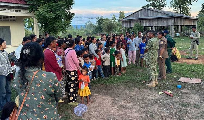 Campuchia sơ tán dân, ông Hun Sen lên tiếng chuyện đưa quân đến biên giới- Ảnh 1. Campuchia sơ tán dân, ông Hun Sen lên tiếng chuyện đưa quân đến biên giới- Ảnh 1.
