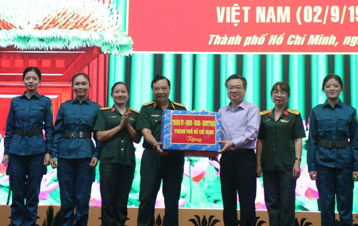 Xứng đáng là thế hệ kế thừa truyền thống của nữ du kích miền Nam năm xưa - Ảnh 1.