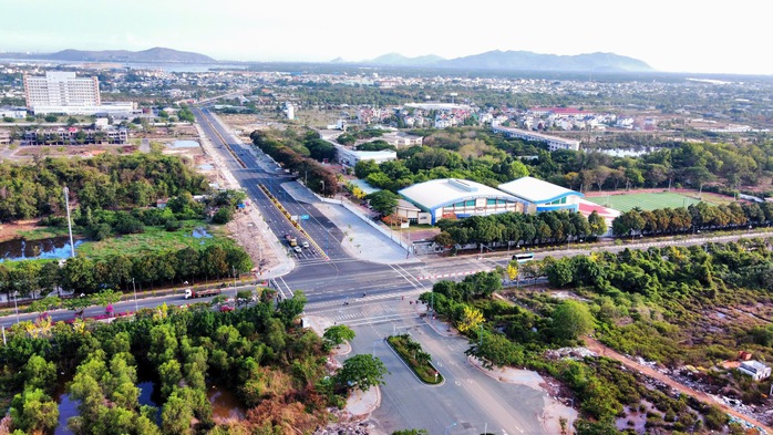 Hàng tỉ USD "rót" vào tỉnh Bà Rịa - Vũng Tàu- Ảnh 2. Hàng tỉ USD "rót" vào tỉnh Bà Rịa - Vũng Tàu- Ảnh 2.