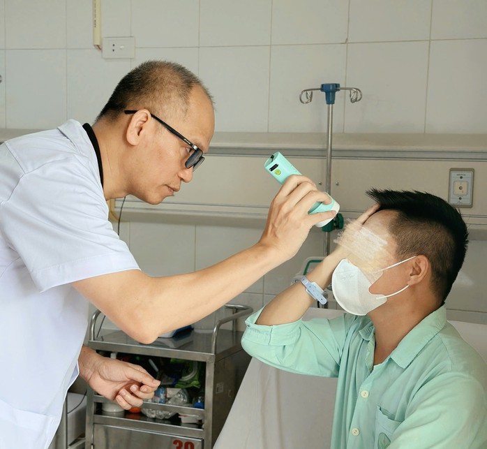 Người đàn ông mù mắt sau tiêm filler xóa nhăn "thế hệ mới"- Ảnh 1. Người đàn ông mù mắt sau tiêm filler xóa nhăn "thế hệ mới"- Ảnh 1.