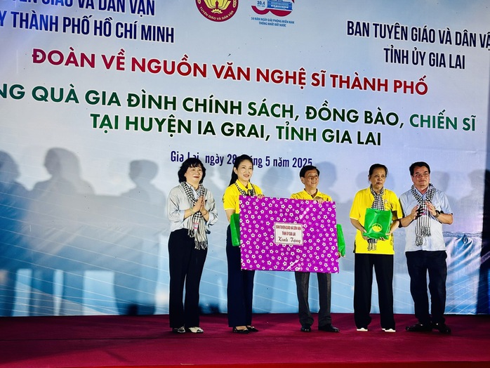 Hành trình về nguồn thấm đẫm nghĩa tình tại huyện Ia Grai, Gia Lai- Ảnh 1. Hành trình về nguồn thấm đẫm nghĩa tình tại huyện Ia Grai, Gia Lai- Ảnh 1.