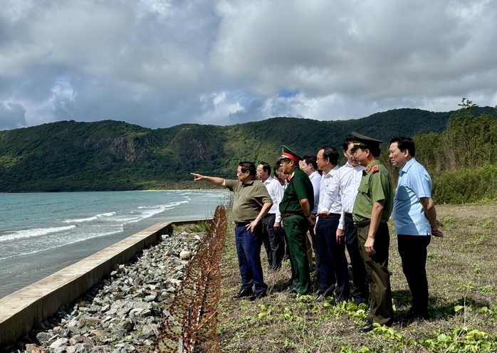 Thủ tướng Phạm Minh Chính kiểm tra sân bay, thăm gia đình chính sách ở Côn Đảo- Ảnh 4. Thủ tướng Phạm Minh Chính kiểm tra sân bay, thăm gia đình chính sách ở Côn Đảo- Ảnh 4.