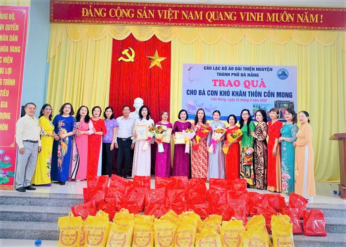 Cuộc thi viết “Lòng tốt quanh ta”: Những tà áo dài nhân ái - Ảnh 1.