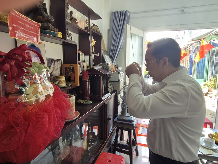 Thăm và tri ân Họa sĩ, Anh hùng lao động Đặng Ái Việt - Ảnh 1.