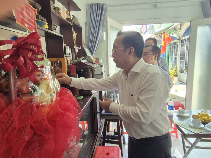 Thăm và tri ân Họa sĩ, Anh hùng lao động Đặng Ái Việt - Ảnh 2.