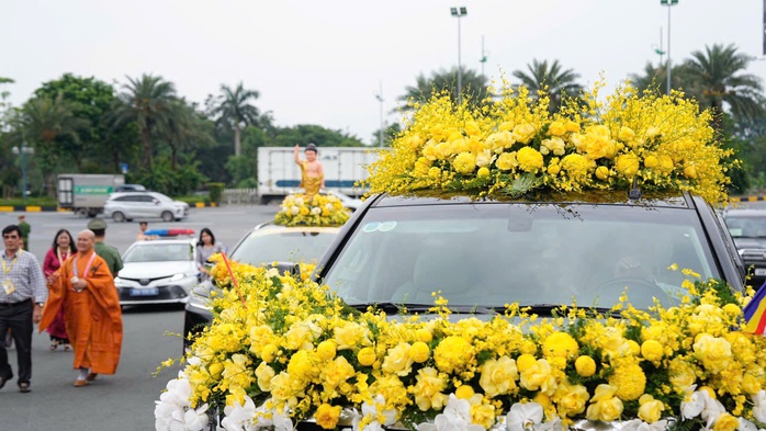 Cung tiễn xá lợi Đức Phật tại sân bay Nội Bài- Ảnh 3. Cung tiễn xá lợi Đức Phật tại sân bay Nội Bài - Ảnh 2.