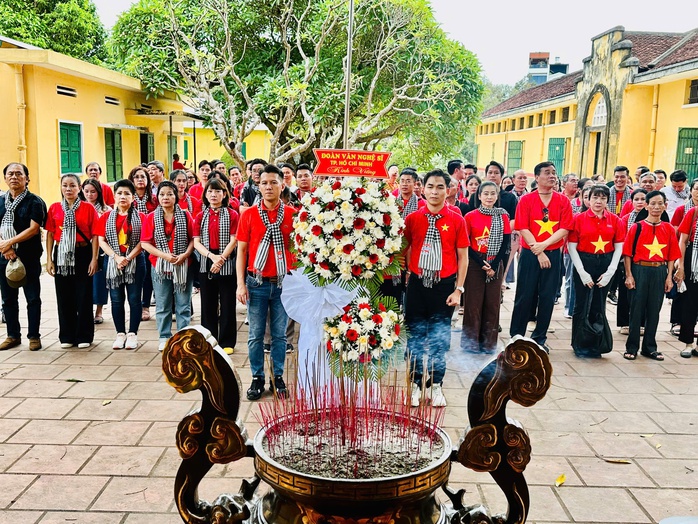 “Theo dấu chân cuộc Tổng tiến công và nổi dậy mùa Xuân 1975”: Về Buôn Ma Thuột - tìm về ký ức kiên cường, kết nối các thế hệ văn nghệ sĩ - Ảnh 1.