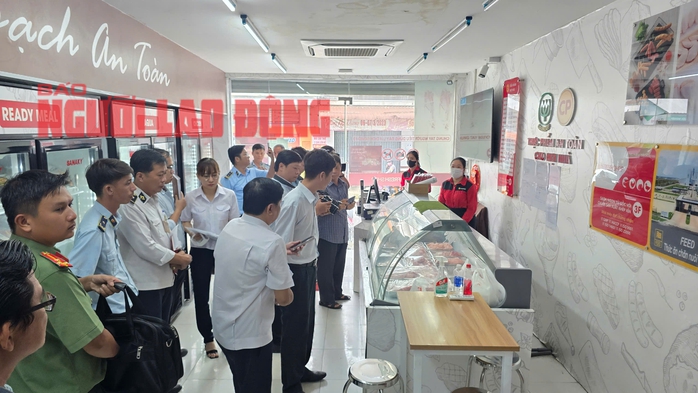 Vụ tố cửa hàng của C.P. Việt Nam bán thịt heo bệnh: Tỉnh Sóc Trăng vào cuộc kiểm tra- Ảnh 8. Vụ tố cửa hàng của C.P. Việt Nam bán thịt heo bệnh: Tỉnh Sóc Trăng vào cuộc kiểm tra- Ảnh 8.
