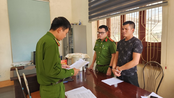 Thách thức, chống đối lực lượng CSGT, một tài xế bị khởi tố - Ảnh 1.