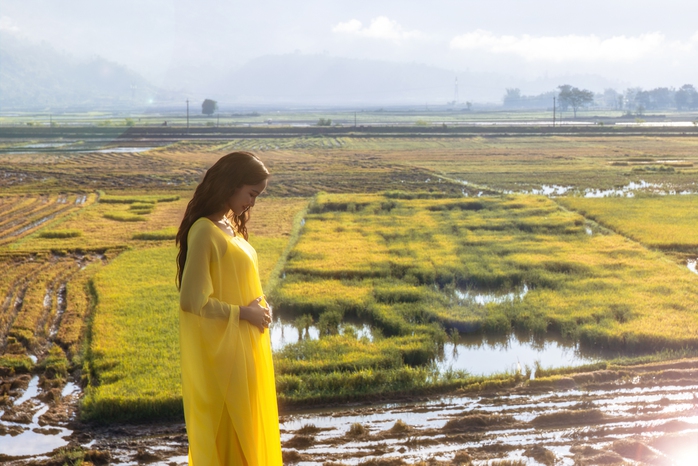 Lý do H'Hen Niê thực hiện MV ở quê nhà - Ảnh 4. Lý do H'Hen Niê thực hiện MV ở quê nhà - Ảnh 4.