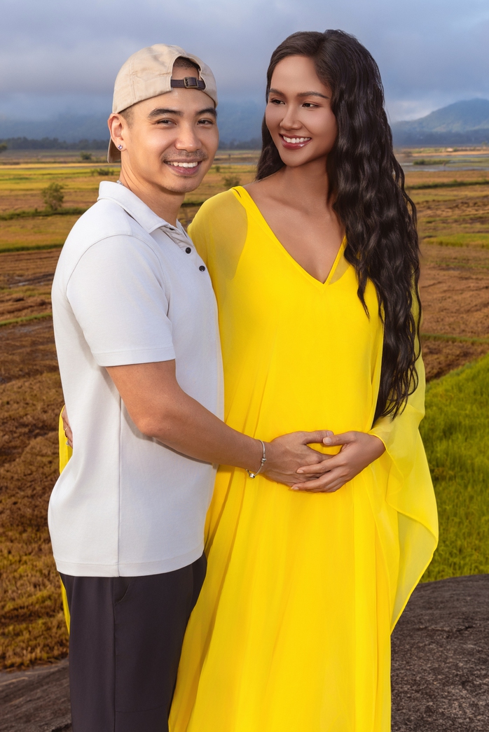 Lý do H'Hen Niê thực hiện MV ở quê nhà - Ảnh 2. Lý do H'Hen Niê thực hiện MV ở quê nhà - Ảnh 2.