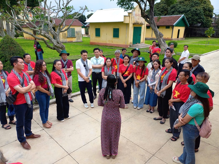“Theo dấu chân cuộc Tổng tiến công và nổi dậy mùa Xuân 1975”: Về Buôn Ma Thuột - tìm về ký ức kiên cường, kết nối các thế hệ văn nghệ sĩ - Ảnh 2.
